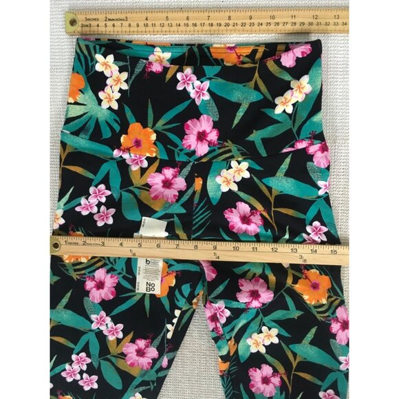 No Boundaries Capri Leggings Size XS Black w Tropical Pink Orange Flowers New - Picture 10 of 14